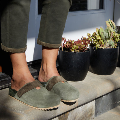 Fleks San Ysidro slide sandal called The Puente Clog in Forest color, featuring a natural wood-look sole and stylish slip-on design.