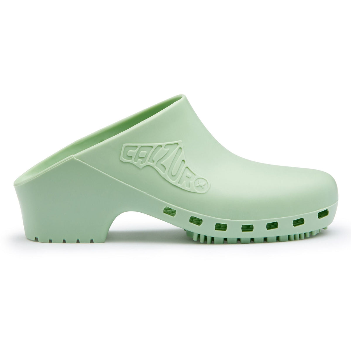 Calzuro Classic clogs in pistachio green without holes, featuring a smooth, durable design for comfortable wear.