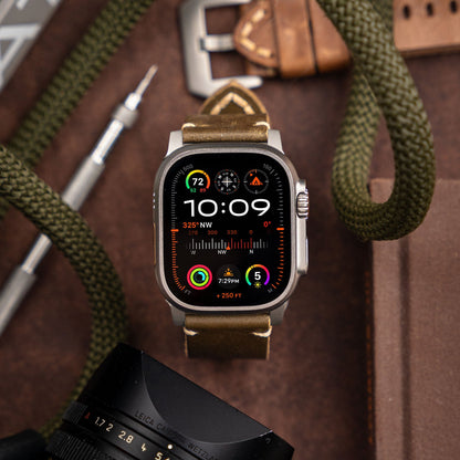 Olive green leather strap R01 by Robust, showing detailed texture and sturdy design for watch or accessory replacement.