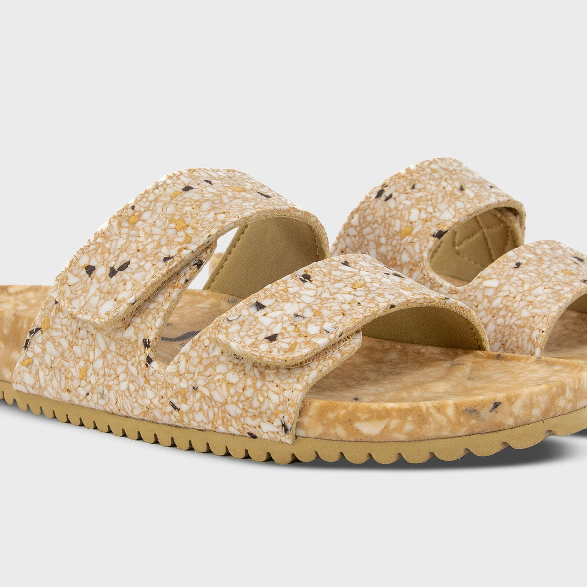 Riviera Fleks sandal in Morning Coffee color, showing side and top view on a white background, highlighting the stylish footwear.