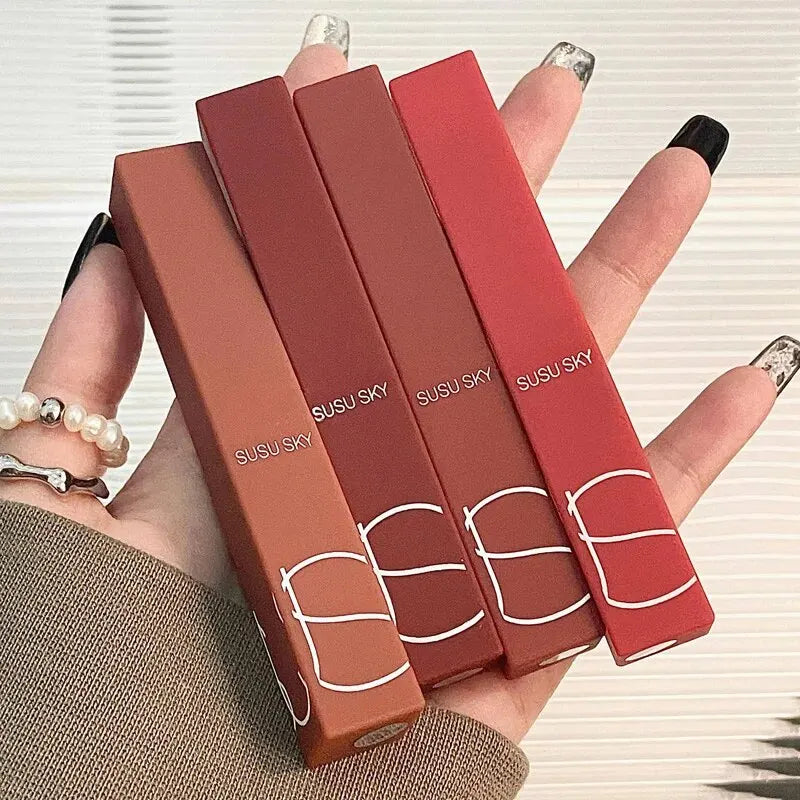 Blushimmer TX010 thin tube waterproof matte lipstick and blush for lips and cheeks, long-lasting, sweatproof, and makeup resistant.