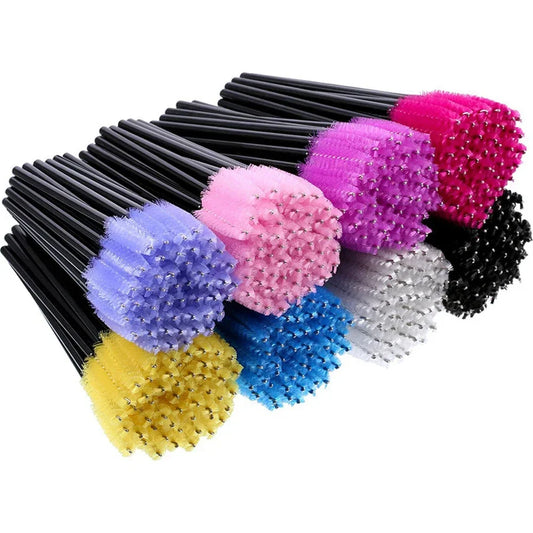 Set of 100 disposable micro eyelash extension brushes, mascara wands, and eyebrow combs by Blushimmer for precise lash and brow application.