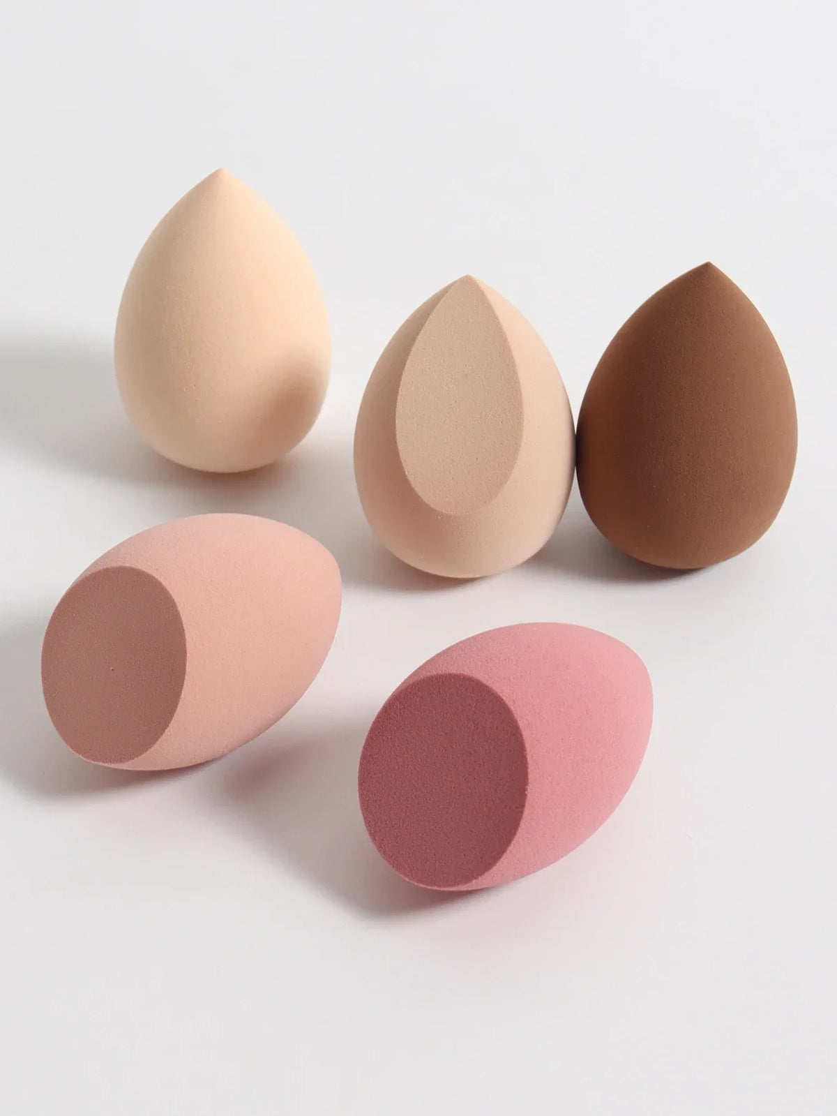 Set of five vegan velvet makeup sponges by Blushimmer for liquid, cream, and powder application, eco-friendly travel essentials