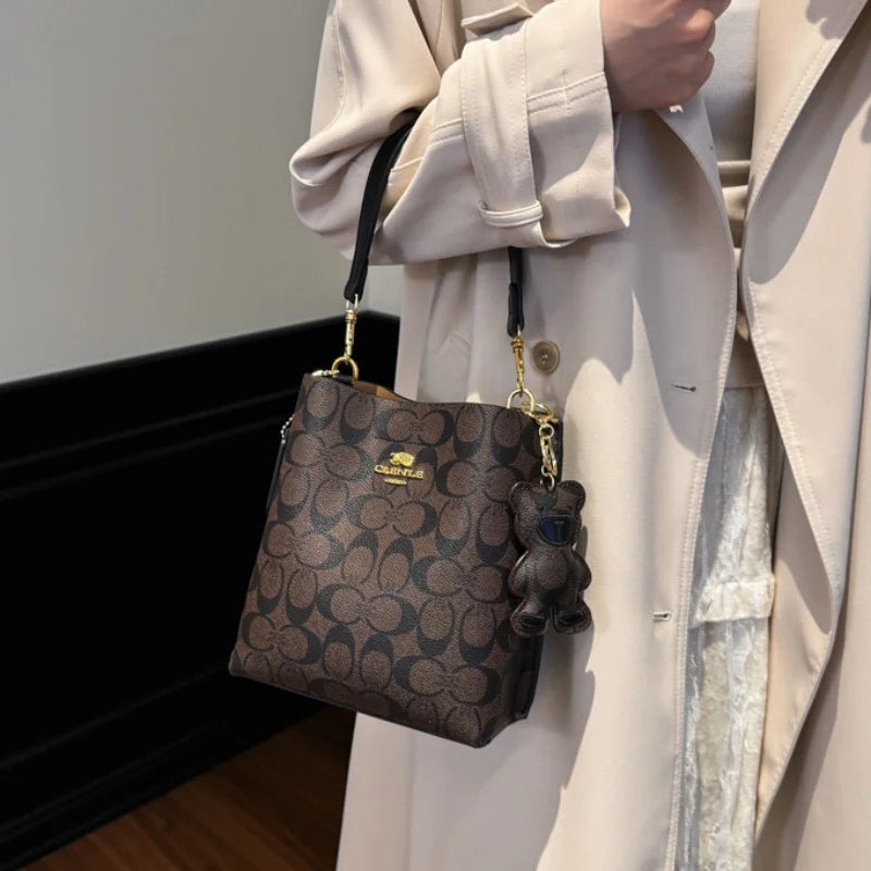 Fashionable style, elegant and luxurious handbag in the shape of a bucket, versatile and suitable for all occasions, single-shou