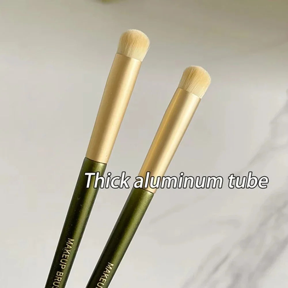 Blushimmer GECOMO round head lip brush for lipstick application, concealer, and lip makeup smoothing, with a sleek design.