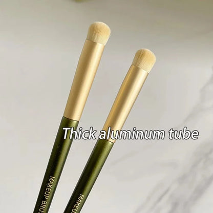 Blushimmer GECOMO round head lip brush for lipstick application, concealer, and lip makeup smoothing, with a sleek design.