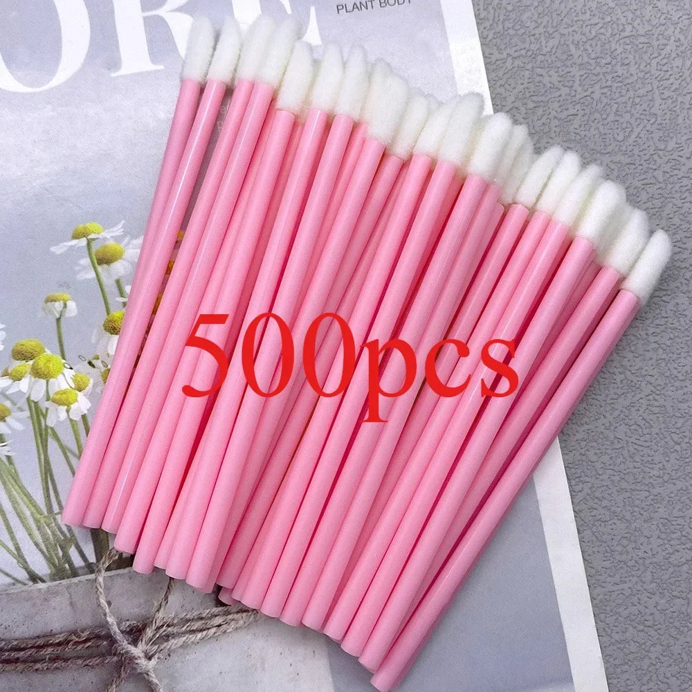 Set of 500 disposable lip and mascara brushes with microbrush applicators, suitable for eyelash extensions and makeup application.