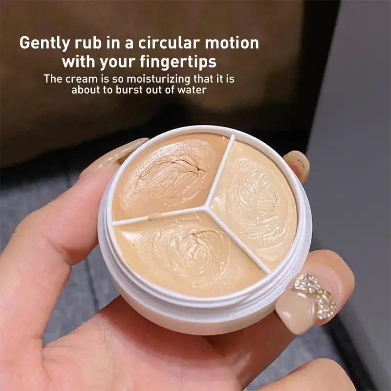 Sweet Mint 3-Color Concealer Palette by Blushimmer featuring waterproof cream concealers in three shades for versatile coverage.