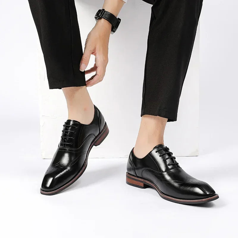 Genuine Leather Shoes Men Dress Shoes British Vintage Carving Wingtips Brogues Designer Shoes for Men Zapatos Hombre รองเท้าชาย