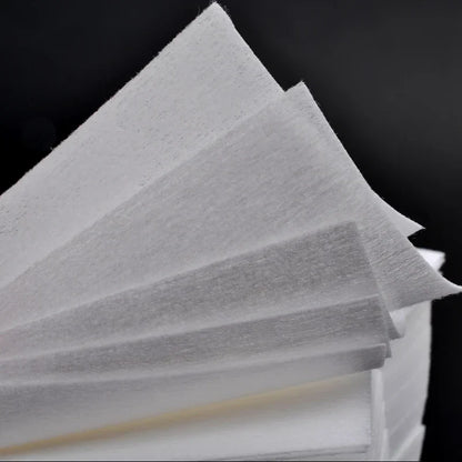 Set of 400/600 lint-free cotton nail wipes from Blushimmer for gel nail polish removal and manicures.