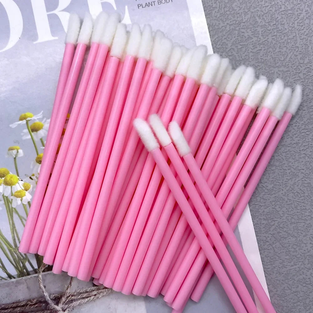 Set of wholesale disposable lip brushes by Blushimmer, 50 or 1000 pcs, perfect for lipstick, gloss, and makeup application.