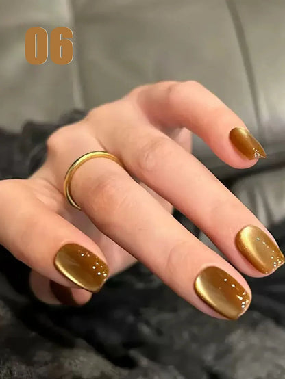 Blushimmer MIANEL 12ML Emperor Green cat eye gel nail polish showing smooth green nails with a glossy finish.