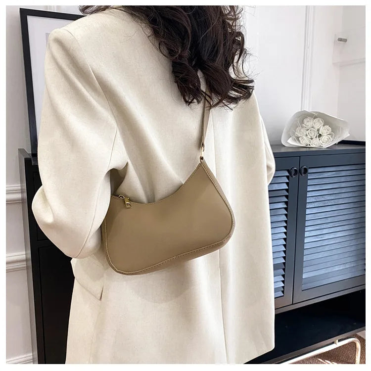 Fashionable and trendy solid-color handbag, simple and new small square bag, stylish and high-quality single-shoulder armpit bag