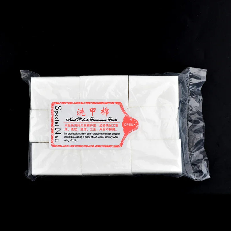 Pack of 400/600 durable, lint-free cotton nail wipes by Blushimmer for gel nail polish removal and manicures.