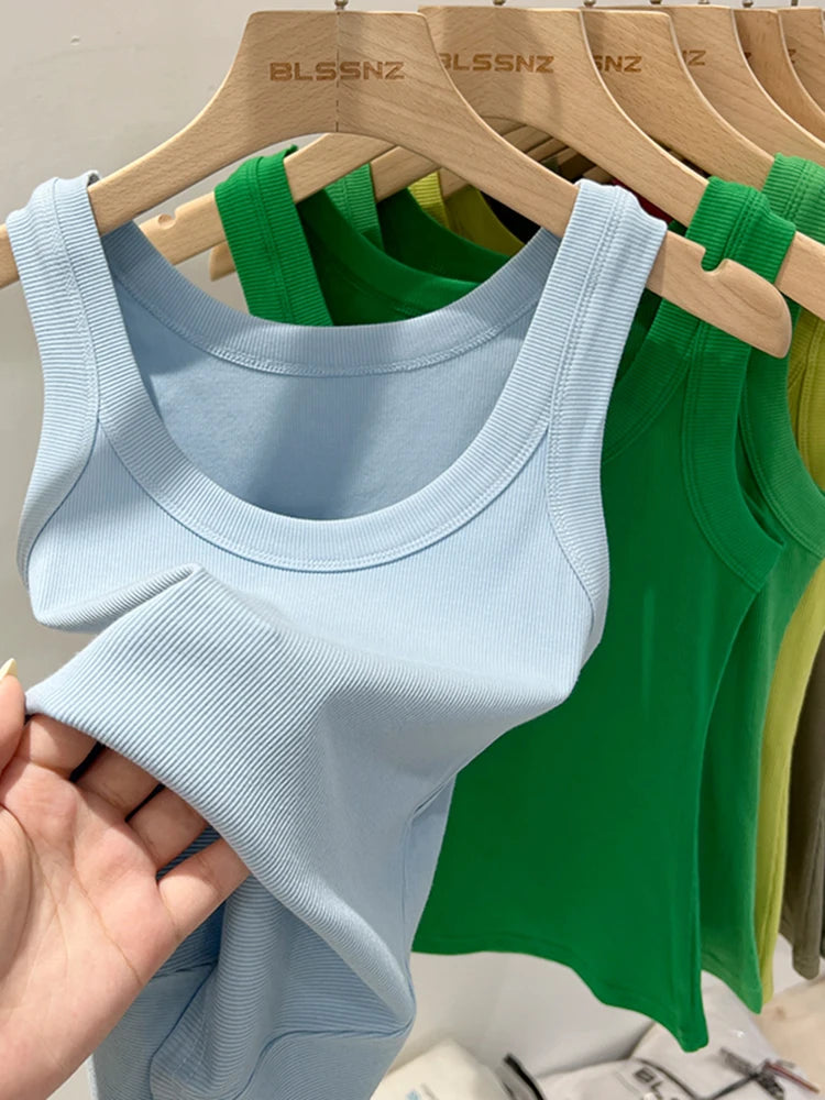 Zjaiss women’s solid ribbed round neck tank top in neutral color, close-up of elastic fabric and O-neck design.