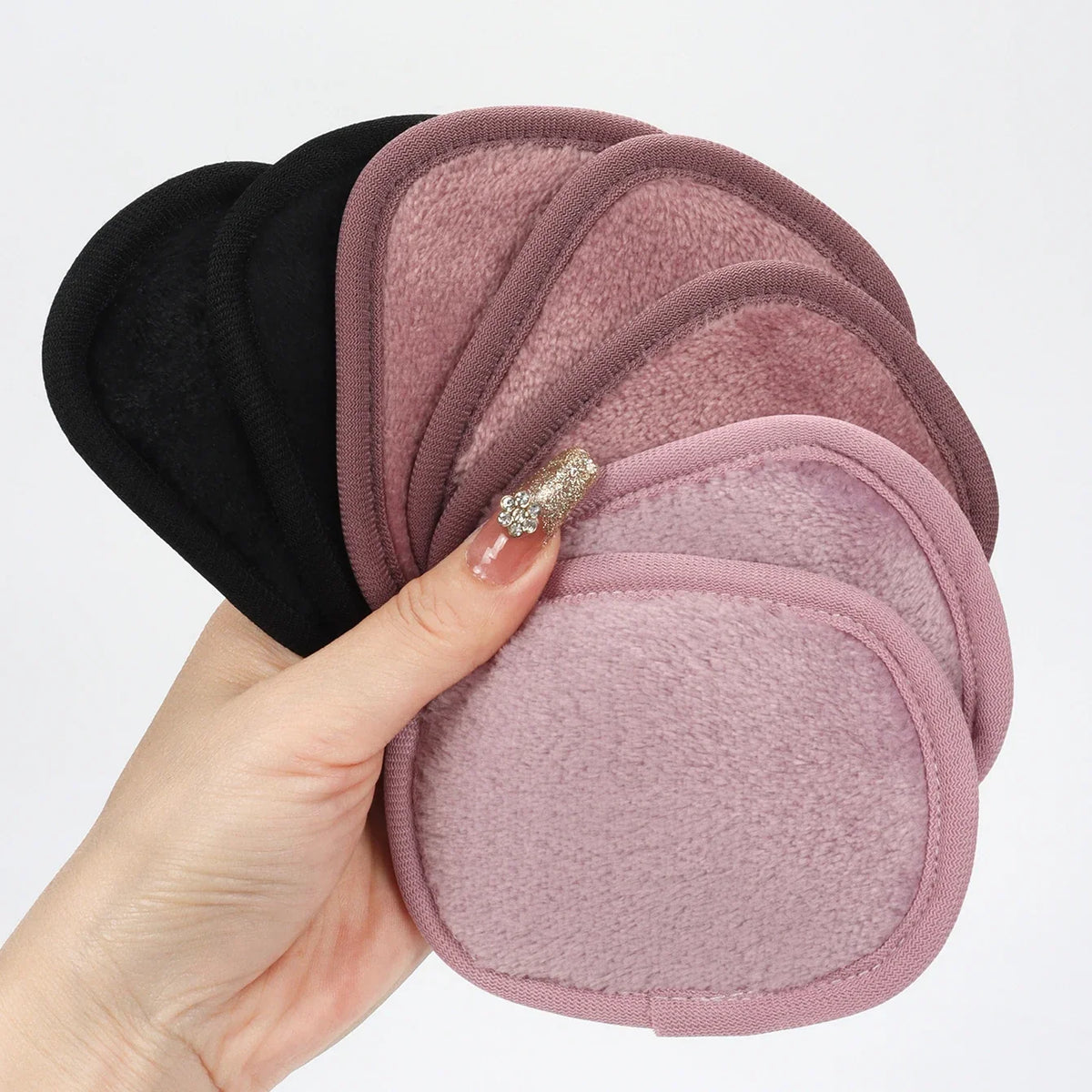 Blushimmer 810 Makeup Remover Wipes Gradient set of 7 reusable, machine washable makeup remover tools for all skin types.
