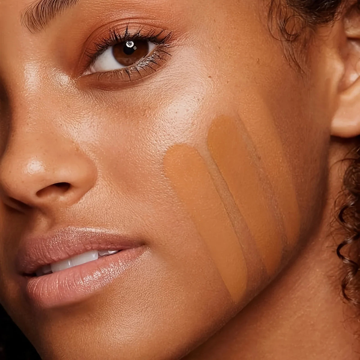 Blushimmer oil-control long-lasting face concealer and matte mineral finishing bronzer for dark skin, showing smooth powder texture and contouring.