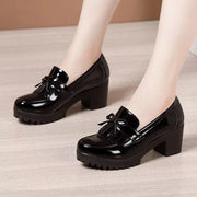 Lacquer leather medium heel thick heel shoes for women in autumn 2023 new thick sole waterproof platform British style fashion