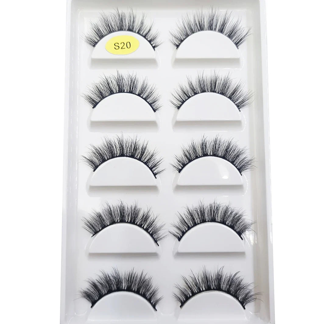 Set of 5 pairs of natural 3D mink false eyelashes by Blushimmer, featuring elegant cat-eye style for makeup and beauty looks.