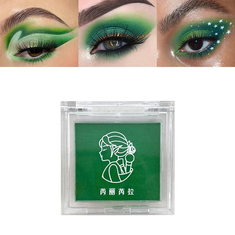 Matte green Christmas eyeshadow tray by Blushimmer, long-lasting, suitable as blush for all skin tones with delicate, monochrome makeup