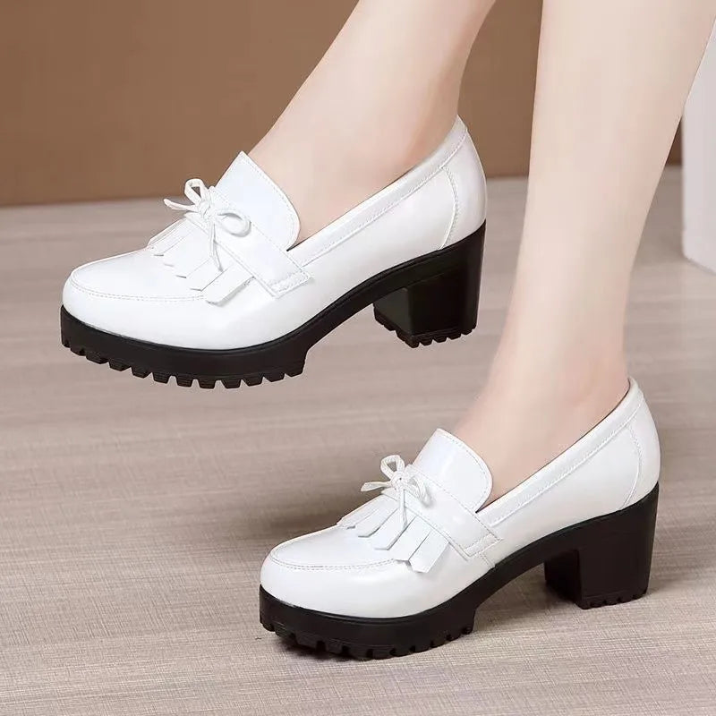 Lacquer leather medium heel thick heel shoes for women in autumn 2023 new thick sole waterproof platform British style fashion