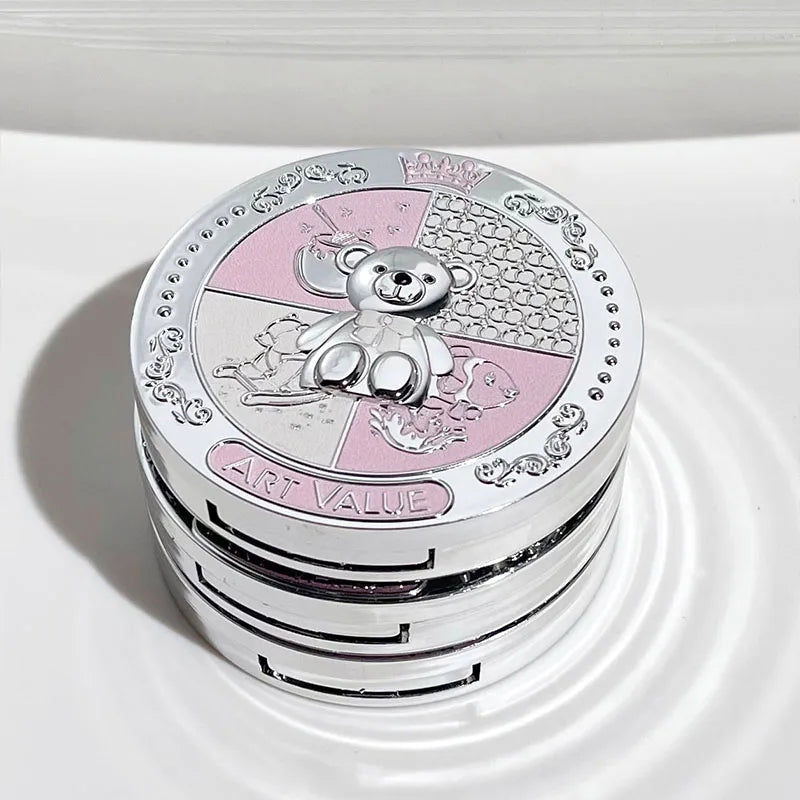 Blushimmer Art Value Bear Knight pressed loose powder with soft focus matte finish, natural makeup setting and brightening effect.