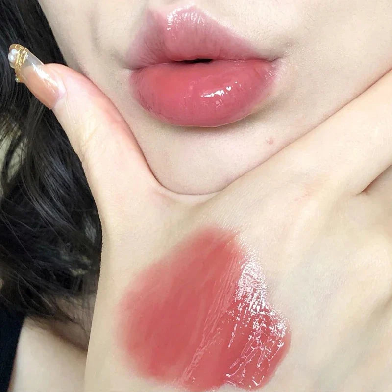 Blushimmer Tatibeauty Lip Jelly Essence in Tender Pink, hydrating lip gloss with glossy finish, applied on lips for a shiny look.