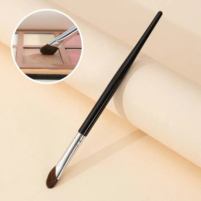 Blushimmer 3D Contour Nose Shadow Brush with angled design, portable makeup tool for highlighting and contouring, suitable for beginners.