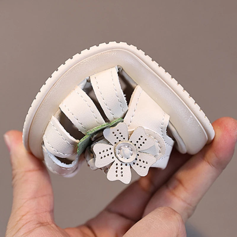 Summer Sandals New Fashion LED Light Kid Shoes Simple Versatile Retro Girl Shoe Princess Flower Lightweight  Elegant Kid Sandals