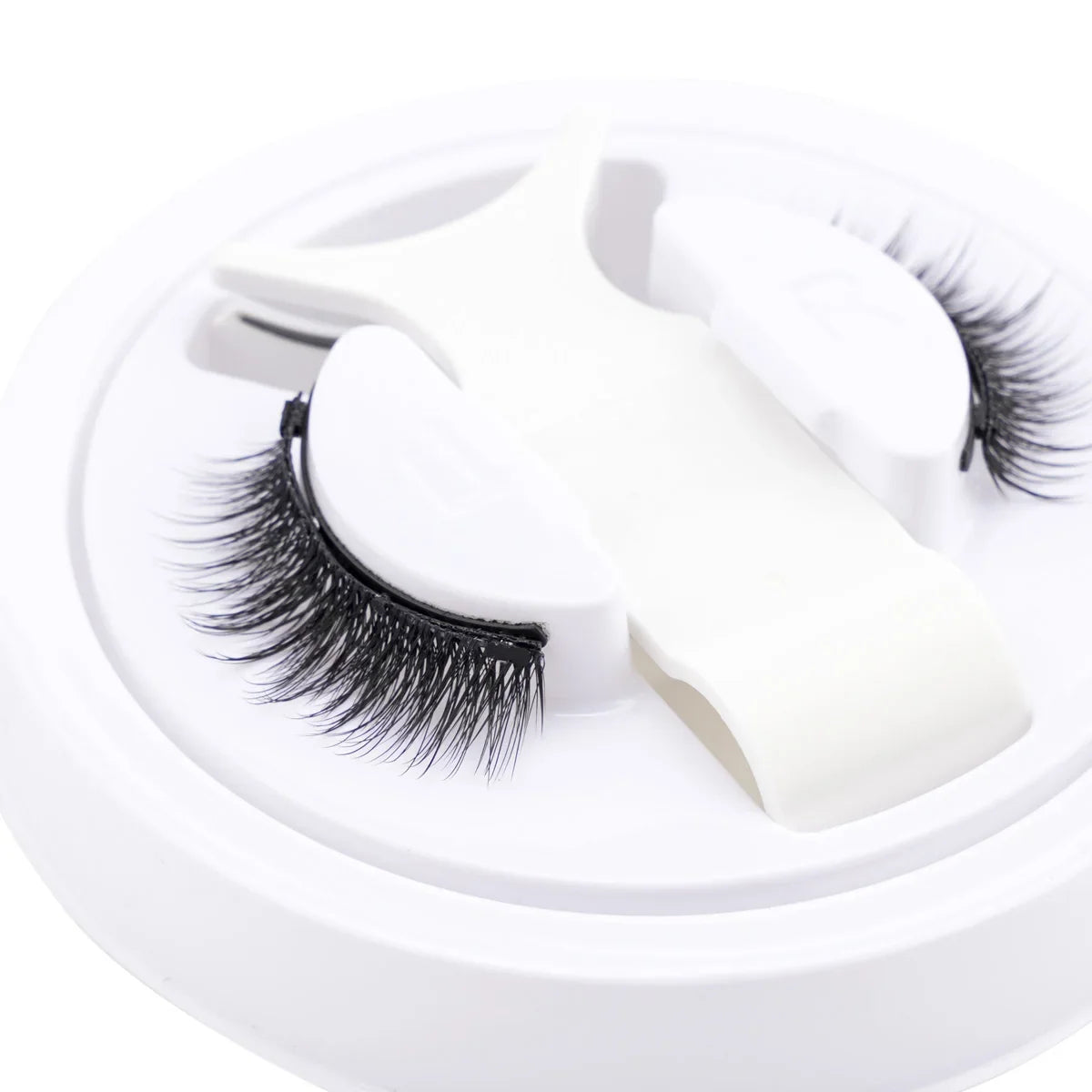 Blushimmer magnetic false eyelashes with fluffy faux mink style and reusable design, paired with magnetic tweezers for easy application.