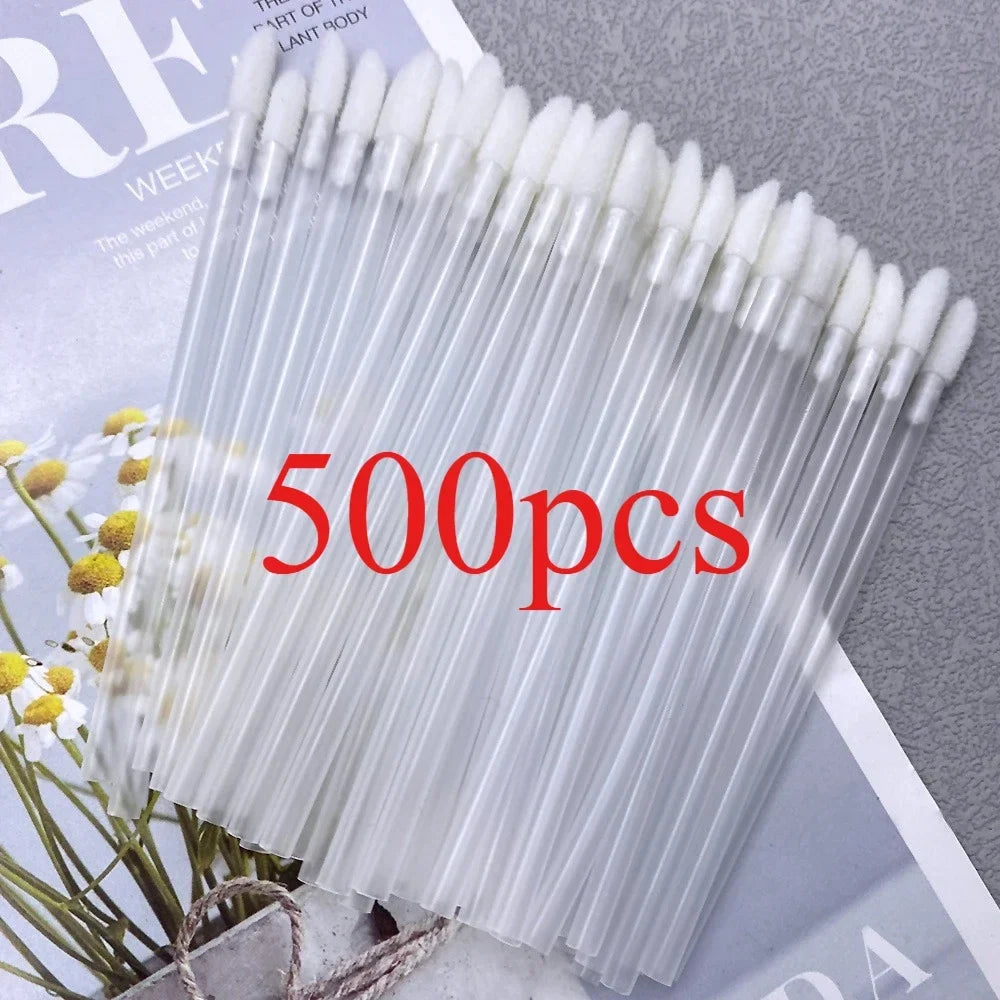 Set of 500 disposable lip brushes and mascara wands from Blushimmer, ideal for lipstick, eyelash extensions, and makeup application.
