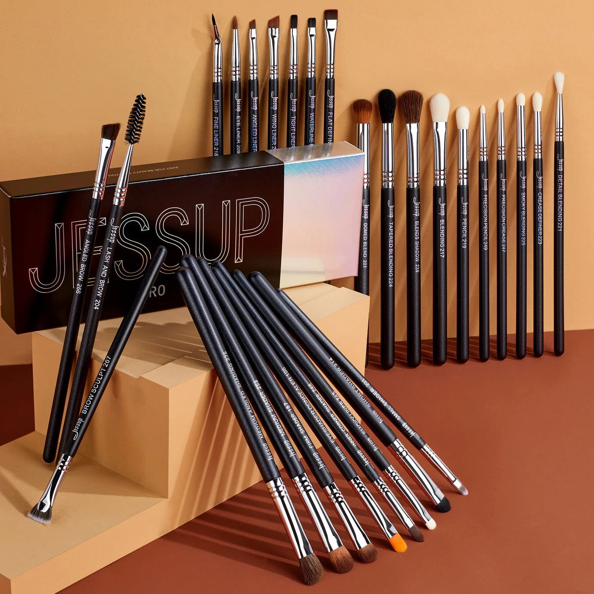 Blushimmer Jessup eye makeup brushes set with synthetic blending, eyeshadow, and eyebrow brushes for professional eye makeup application.