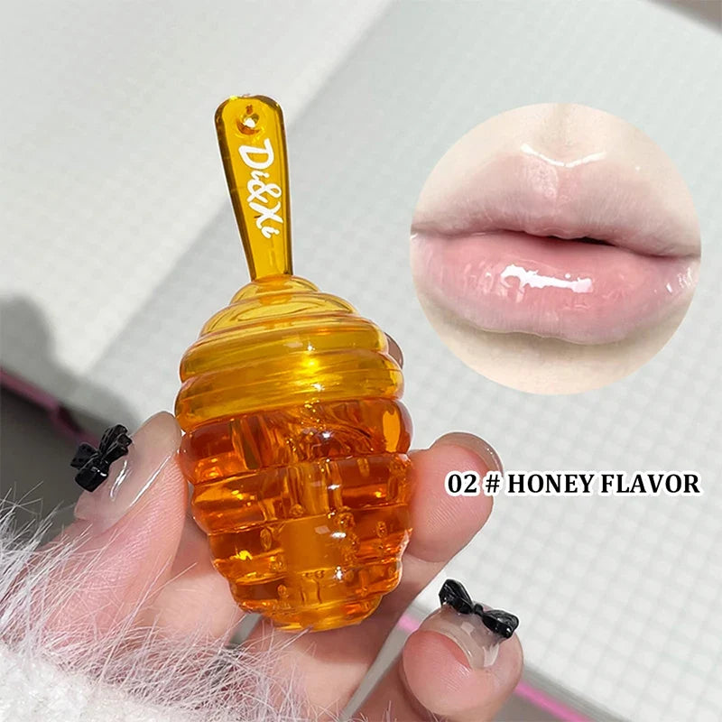 Blushimmer Kleines Honeypot Lippenöl with water-based moisture and subtle lip pattern, featuring Dudu Lips water lip balm.