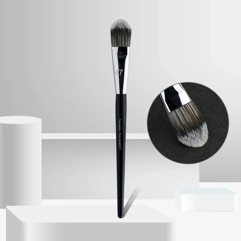 Blushimmer LOYBJ professional foundation brush with broom head for liquid foundation, concealer, and face makeup application.