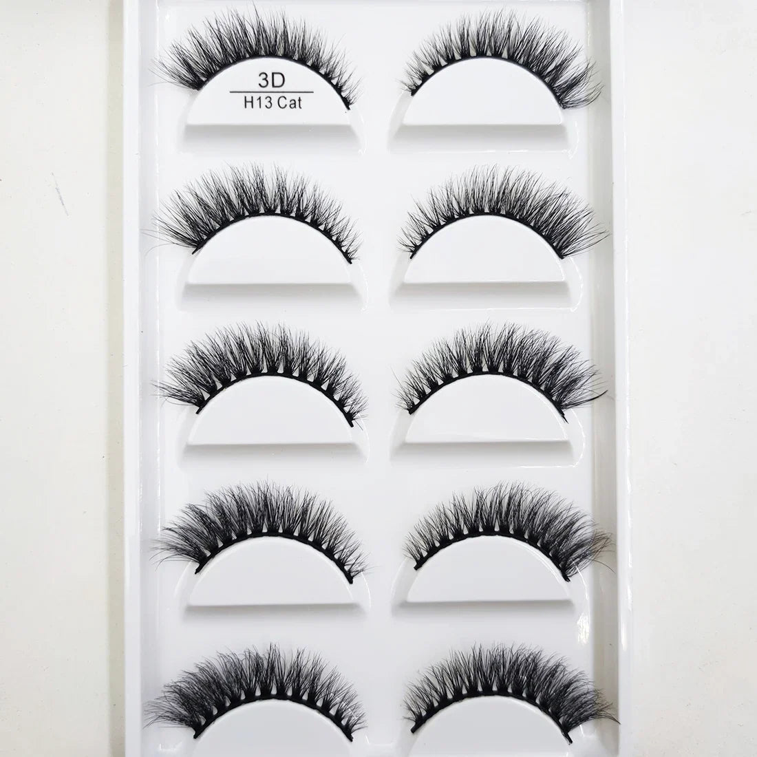 Set of five natural 3D mink false eyelashes by Blushimmer, featuring lightweight, full-length faux cils for makeup and beauty looks.