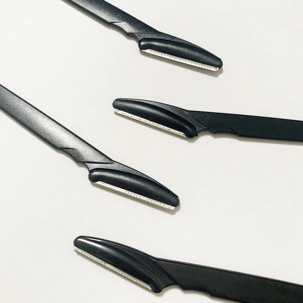 Blushimmer eyebrow trimmer with portable face razor and hair remover blades, suitable for eyebrow shaping and facial hair removal.