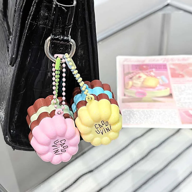 Blushimmer fruit-flavored lip balm and nourishing lip mask in a jar, moisturizing and reducing dry lips and lip lines.