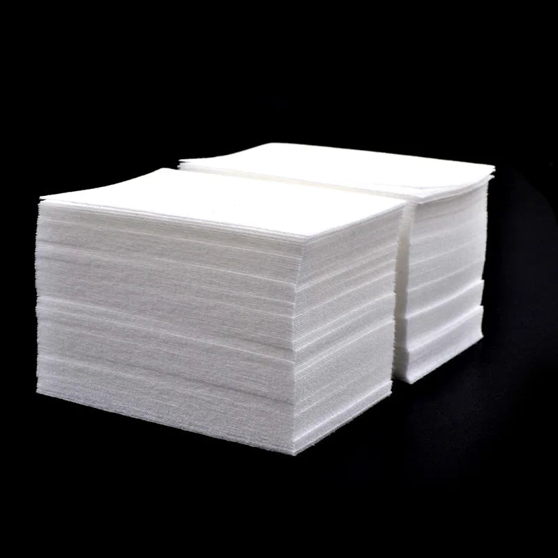 Box of 400/600 cotton nail polish remover pads and lint-free wipes from Blushimmer for gel manicure and nail care.