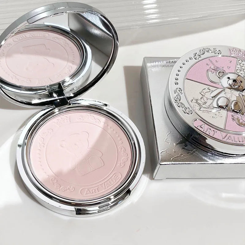 Blushimmer Art Value Bear Knight loose pressed powder in natural matte finish, for brightening and setting makeup, soft focus texture