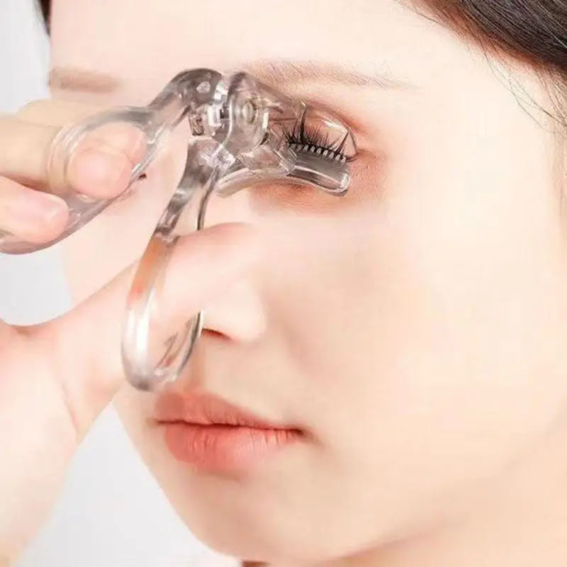 Blushimmer frameless eyelash curler with wide-angle clip and toothed comb for professional, portable eye makeup curling tool.