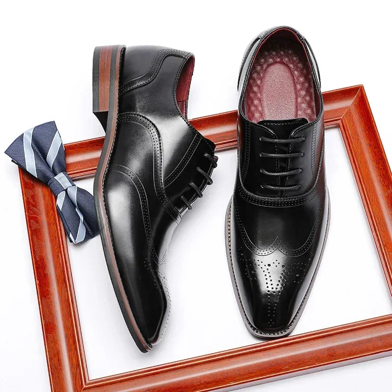Genuine Leather Shoes Men Dress Shoes British Vintage Carving Wingtips Brogues Designer Shoes for Men Zapatos Hombre รองเท้าชาย