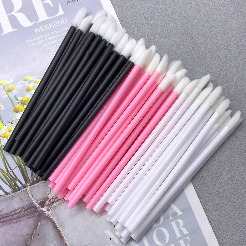 Set of 50 or 1000 Blushimmer disposable lip brush applicators for lipstick and gloss, ideal for precise makeup application.