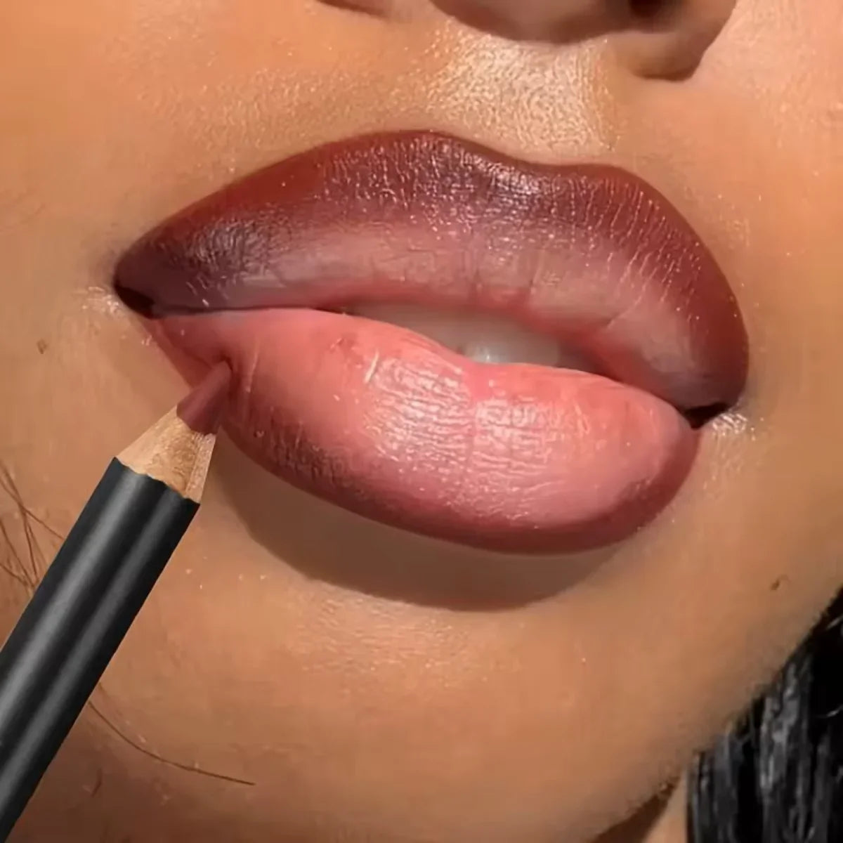 Blushimmer waterproof matte lipliner pencil in red, showing a long-lasting, moisturizing lipstick with a smooth, non-stick finish.