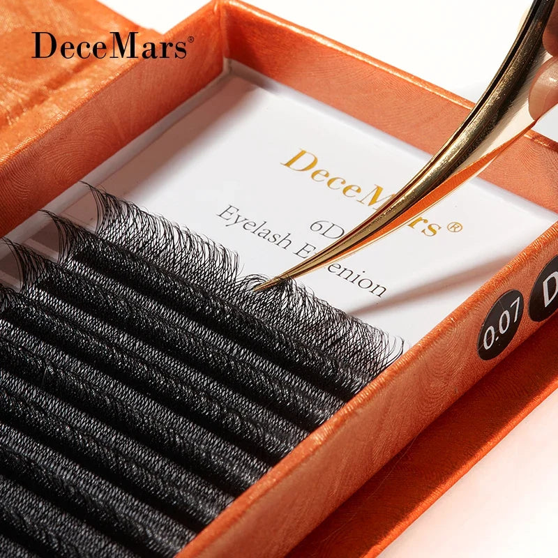 DeceMars 6D-W shaped eyelash extension by Blushimmer, showcasing fluffy, voluminous false eyelashes for a dramatic look.