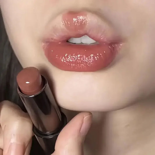 Glossy mirror lipstick in red brown shade by Blushimmer, moisturizing, waterproof, long-lasting, suitable for holiday and party makeup.