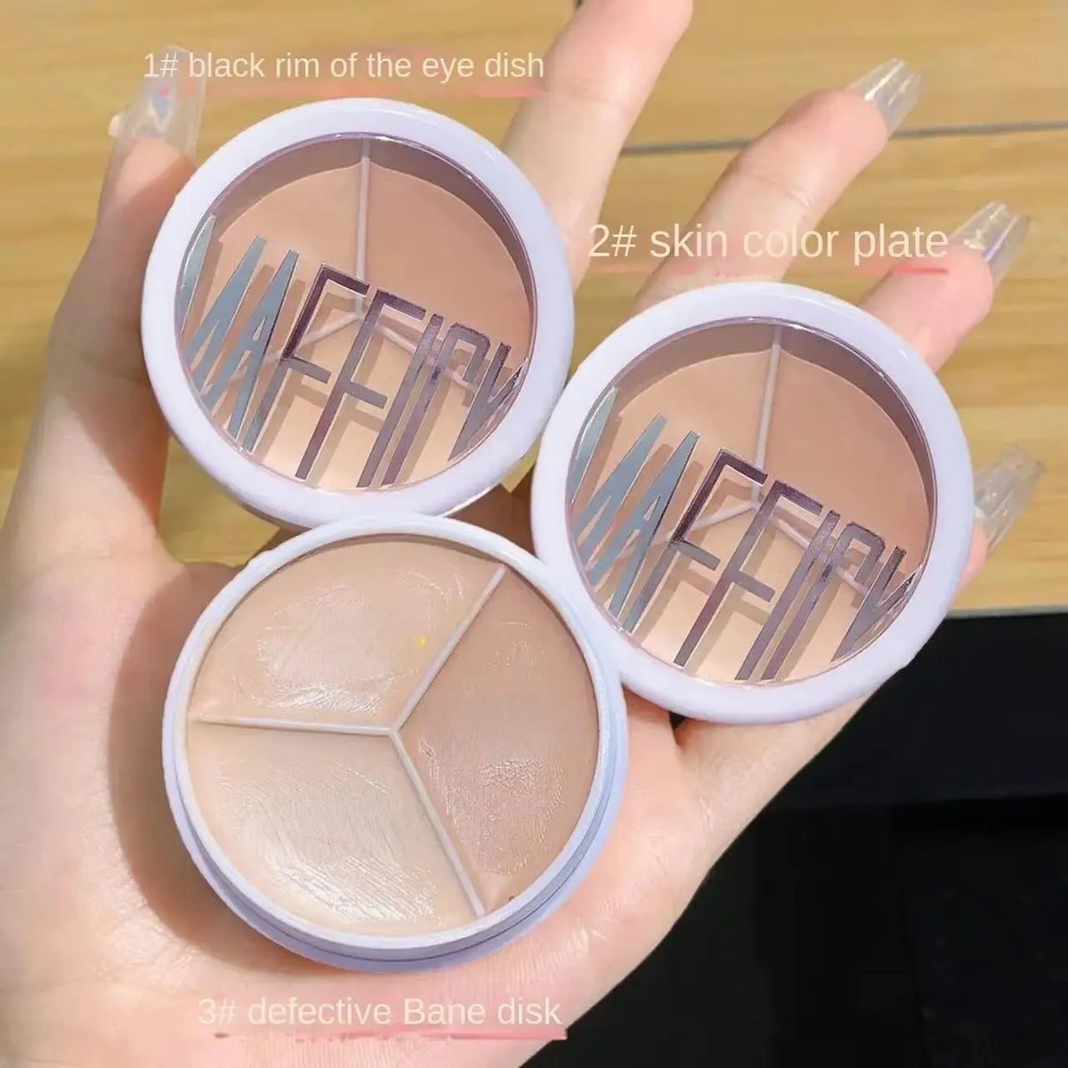 Blushimmer 3-color concealer palette with shades for covering dark circles and blemishes around eyes and face.