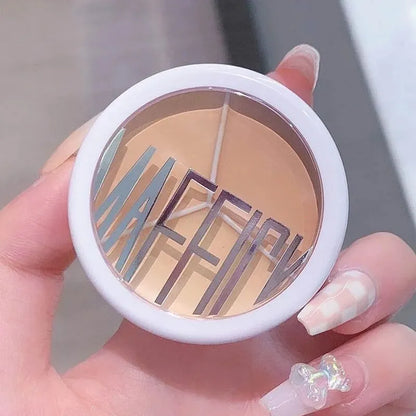 Blushimmer 3-color concealer palette with shades for covering dark circles and blemishes around eyes and face.