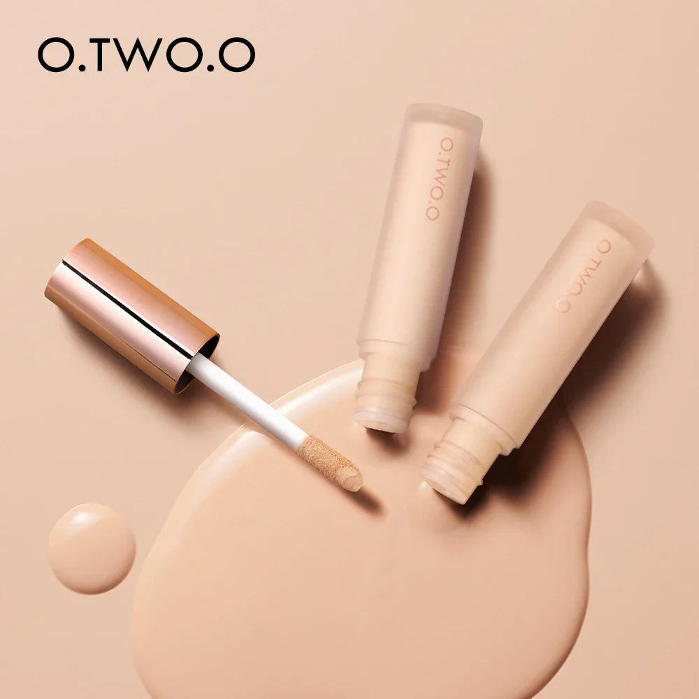 Blushimmer O.TWO.O Waterproof Liquid Concealer in 7ml with full coverage, shown in a sleek tube with applicator tip.