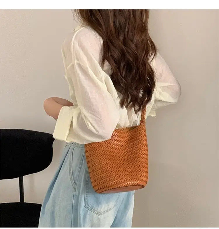 Herringbone hand-woven bucket bag for women, large capacity, high-end versatile handbag, shoulder bag, underarm crossbody bag.
