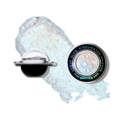 Planet highlighter powder brightens the whole body, with a burst of nasal shadows and a three-dimensional highlight on the face
